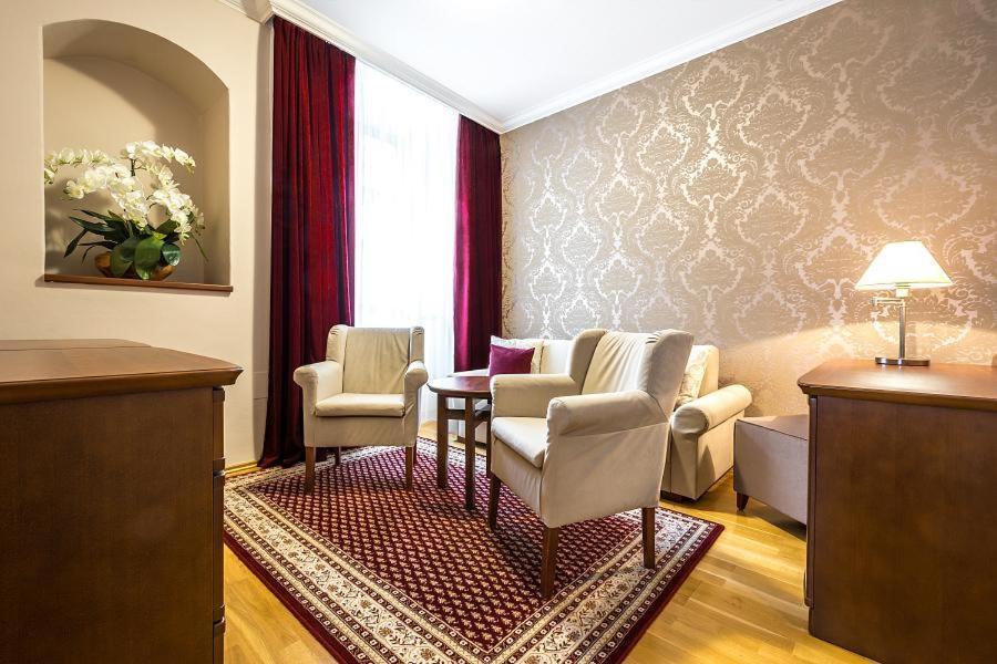 Alexander Hotel Stříbro Buitenkant foto
