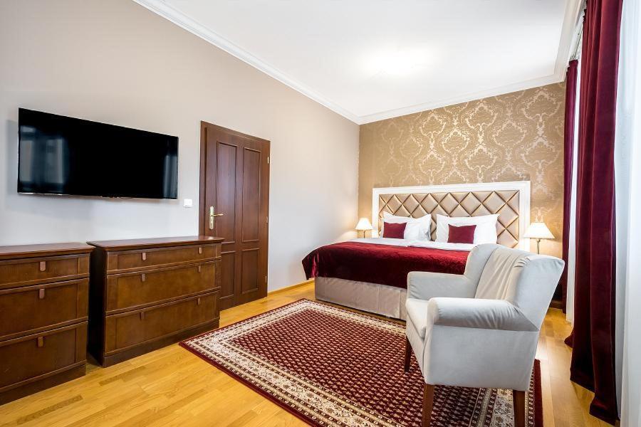 Alexander Hotel Stříbro Buitenkant foto