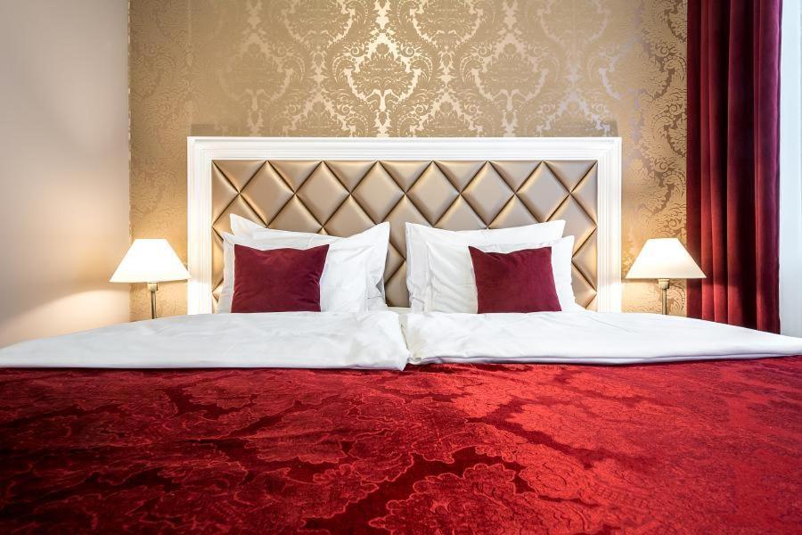 Alexander Hotel Stříbro Buitenkant foto