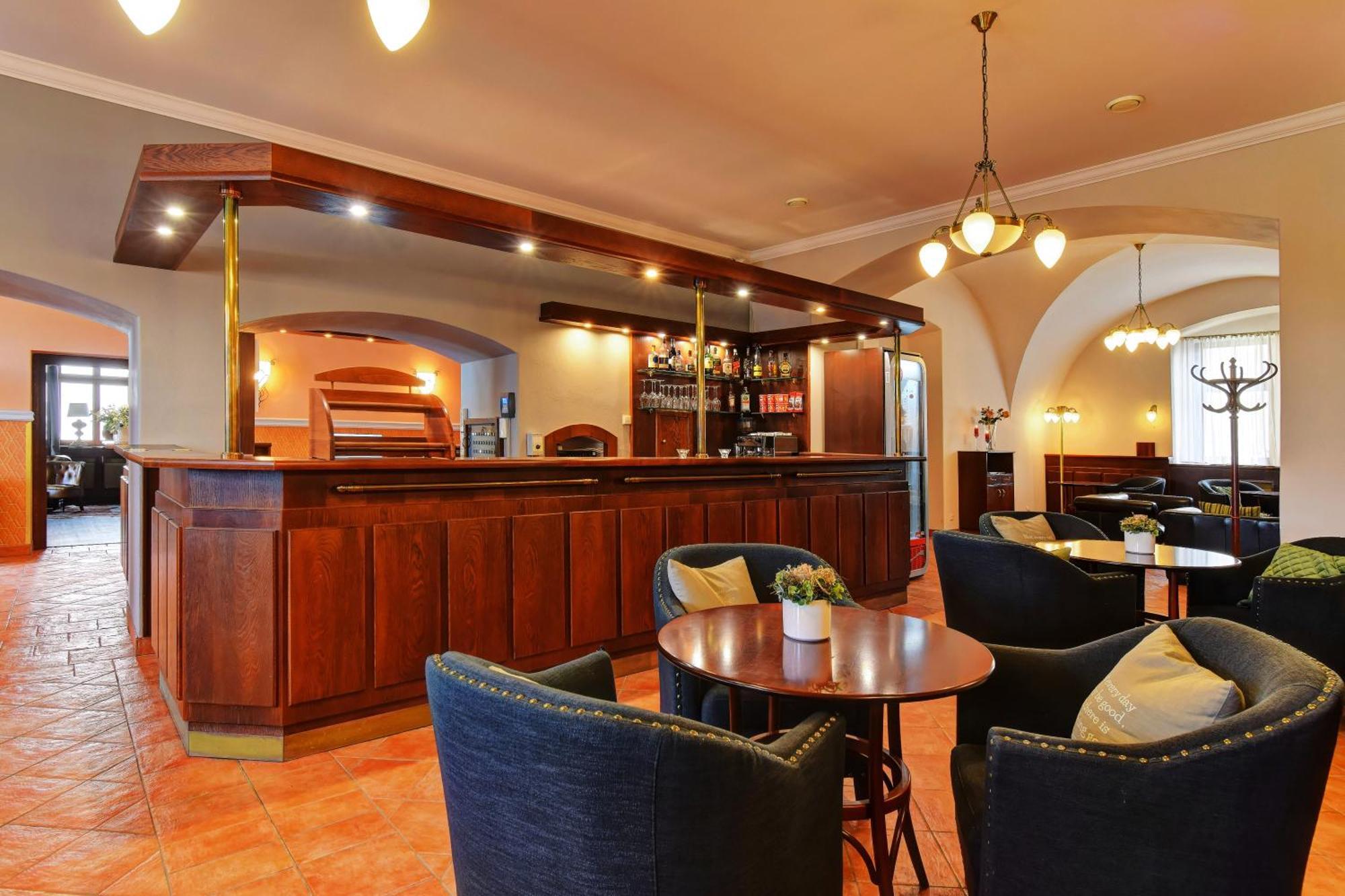 Alexander Hotel Stříbro Buitenkant foto
