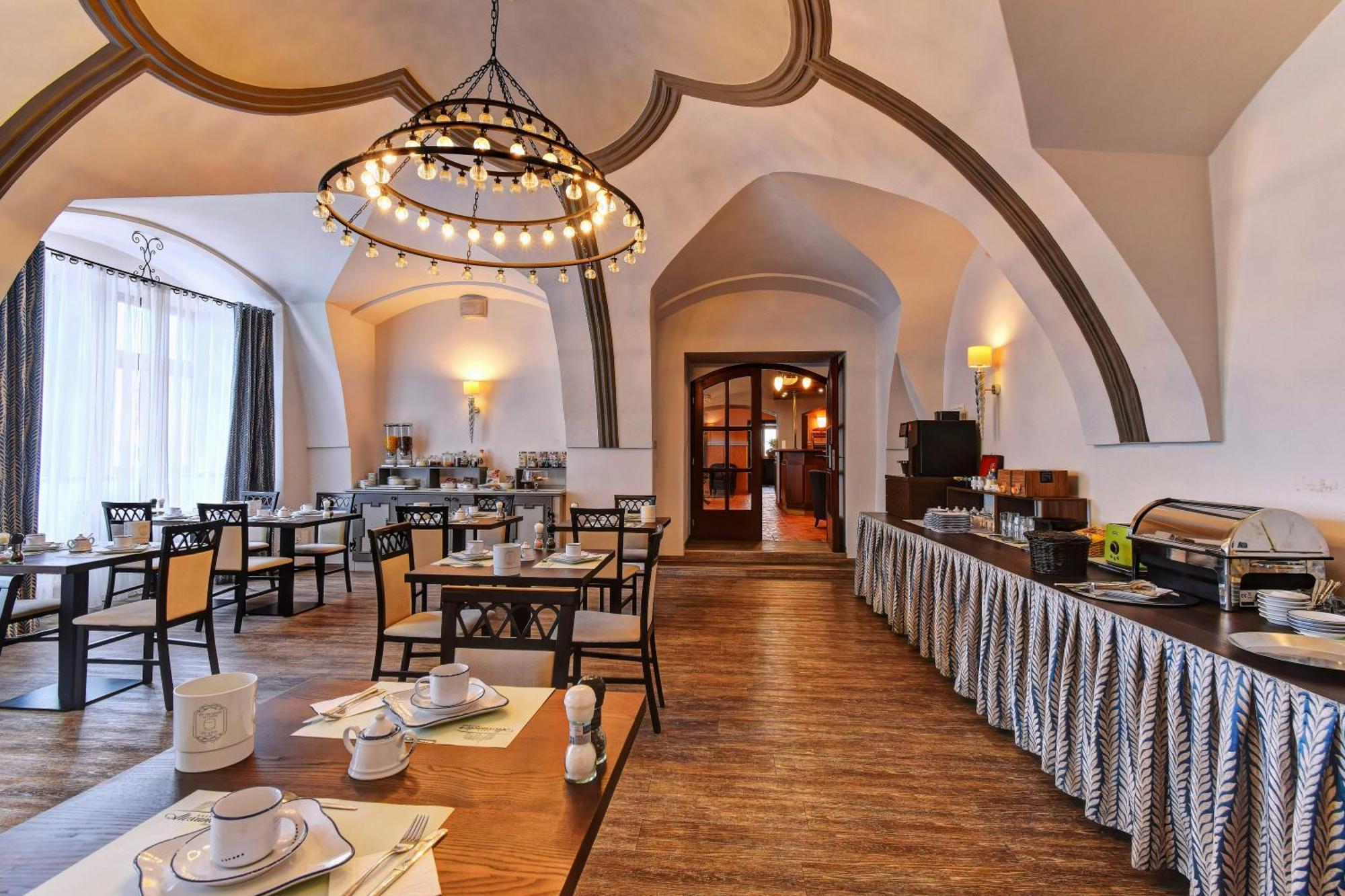 Alexander Hotel Stříbro Buitenkant foto