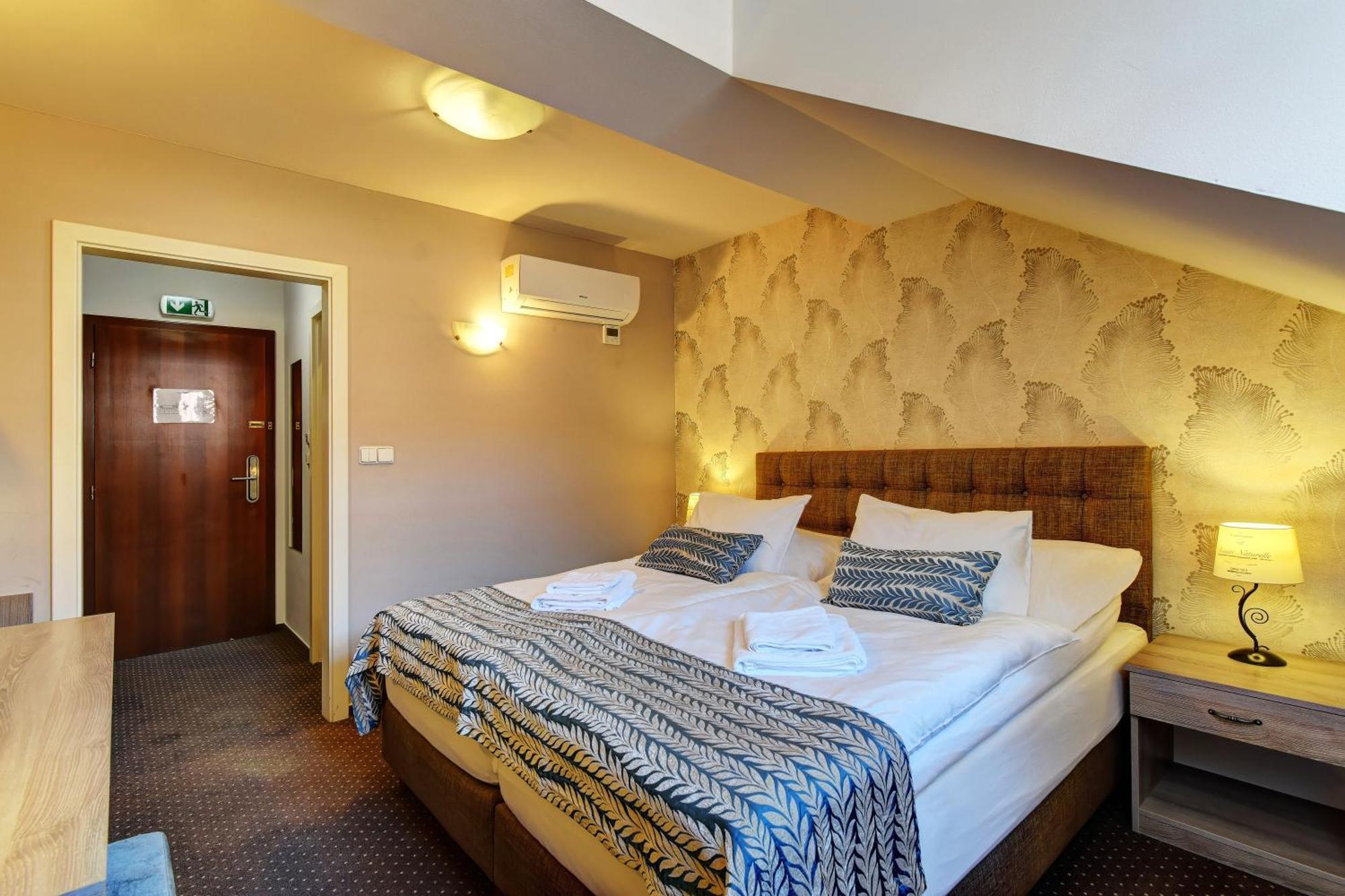 Alexander Hotel Stříbro Buitenkant foto