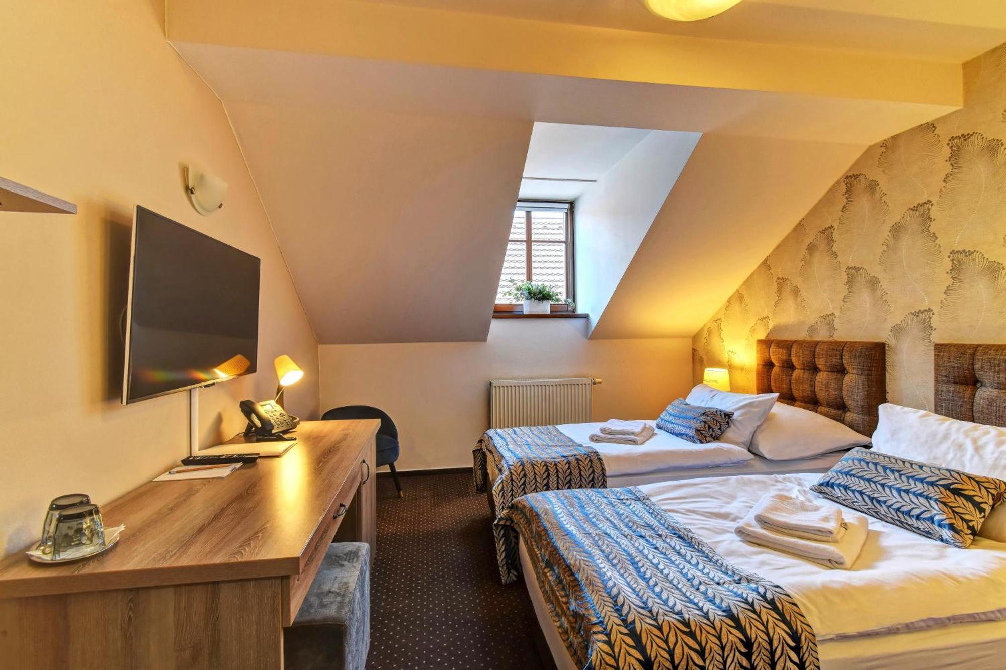Alexander Hotel Stříbro Buitenkant foto